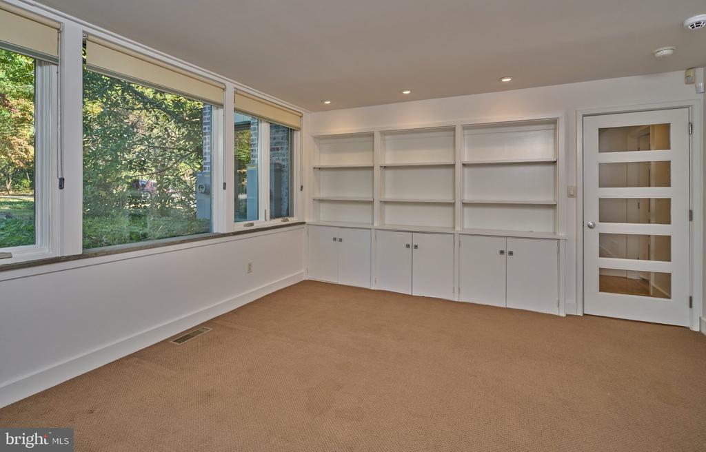 803 MAPLE GLEN ROAD
