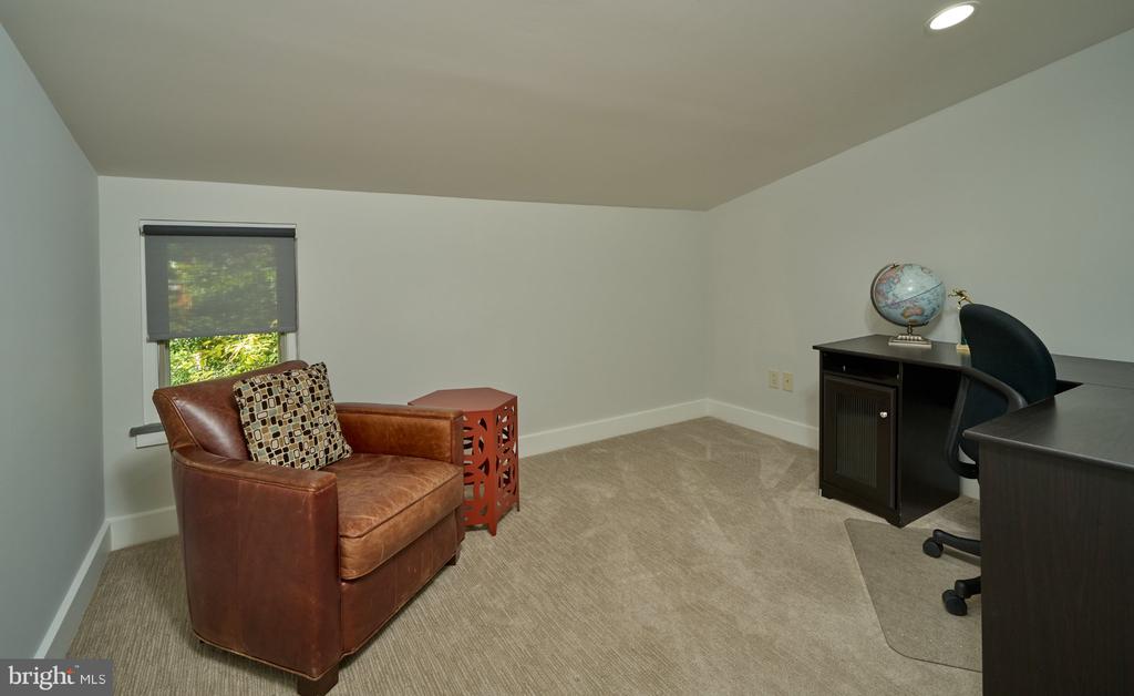 803 MAPLE GLEN ROAD