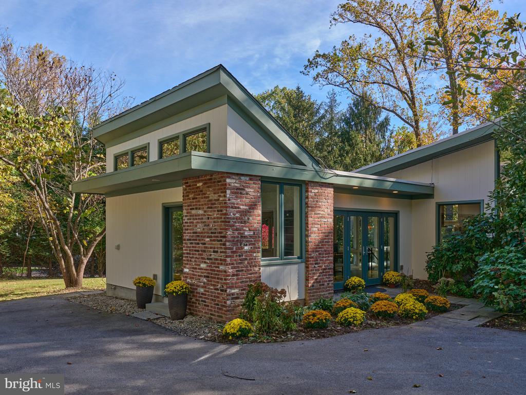 803 MAPLE GLEN ROAD