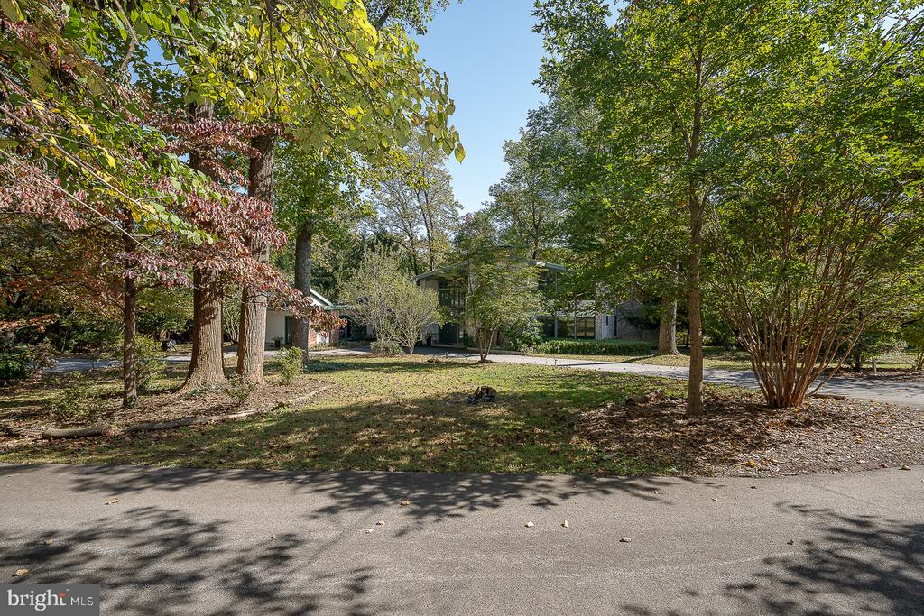 803 MAPLE GLEN ROAD