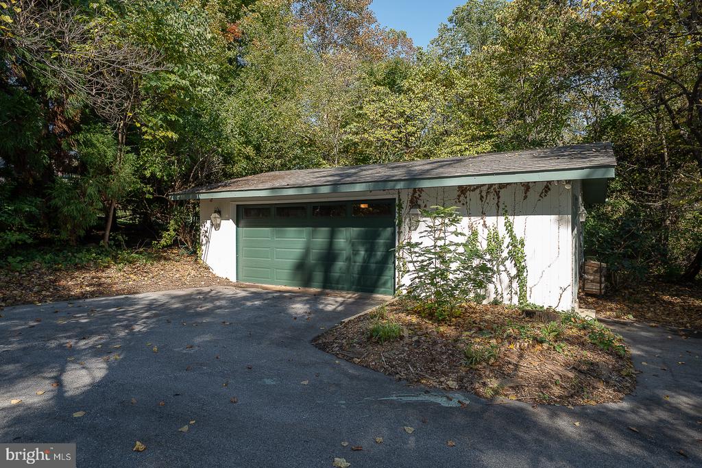 803 MAPLE GLEN ROAD