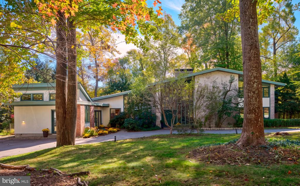 803 MAPLE GLEN ROAD