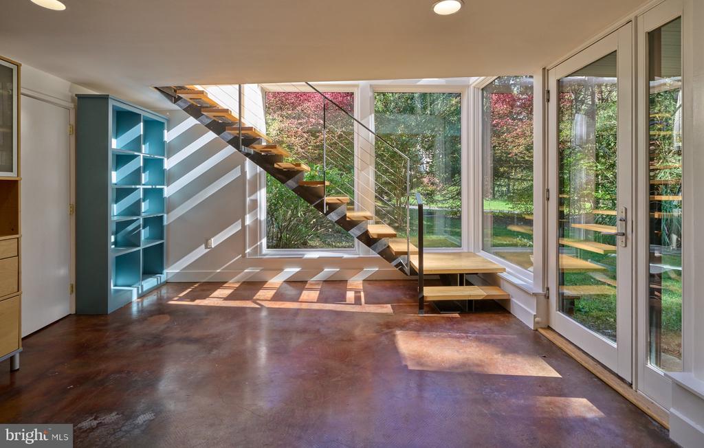 803 MAPLE GLEN ROAD