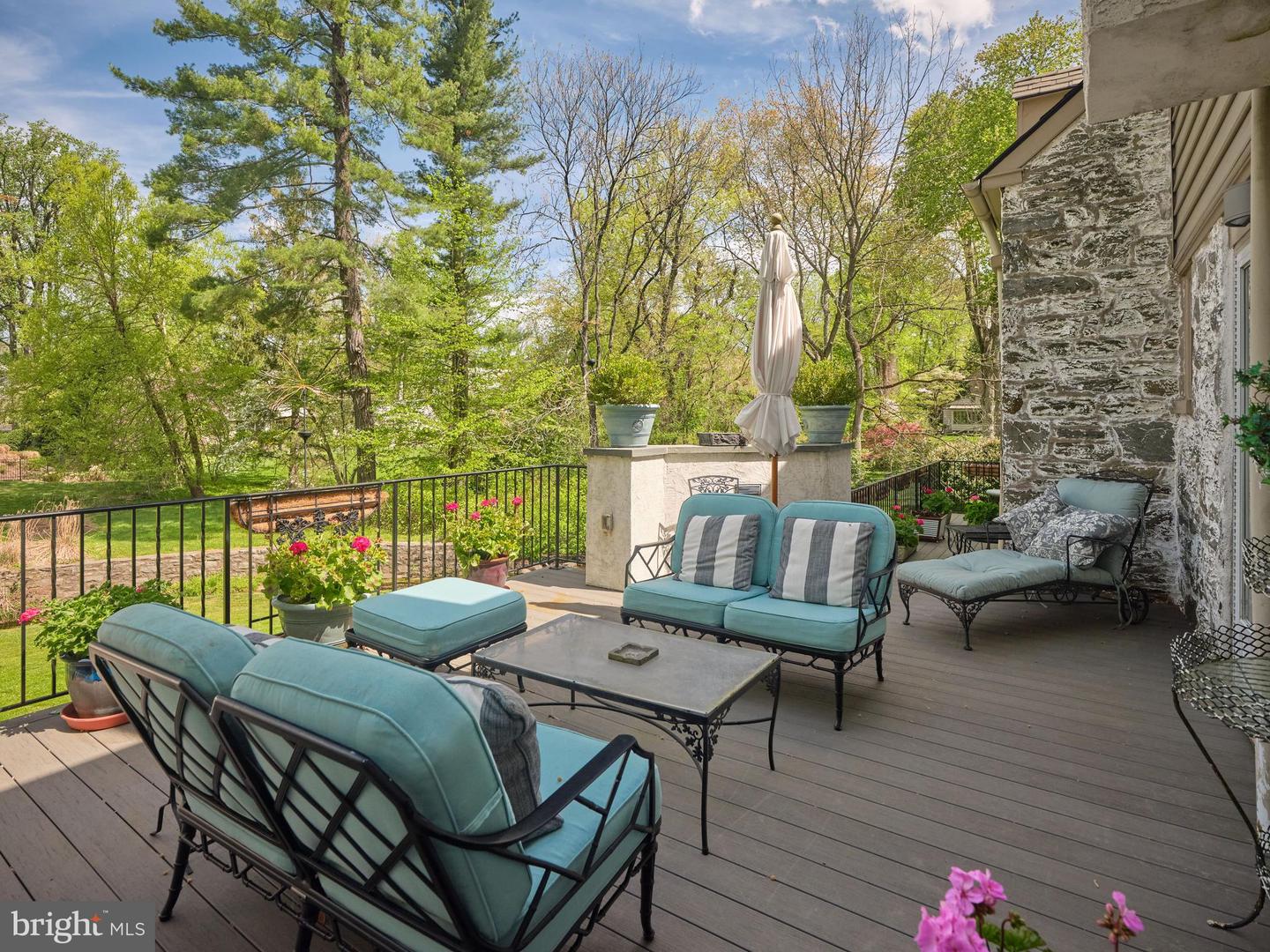 933 OLD GULPH ROAD