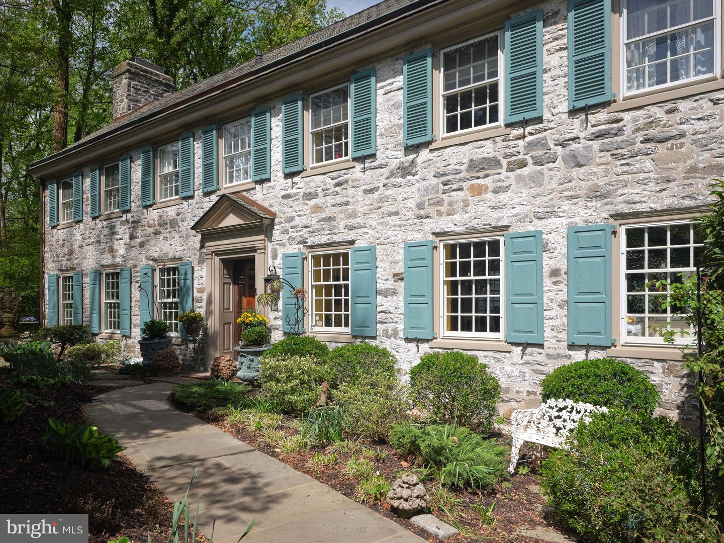 933 OLD GULPH ROAD