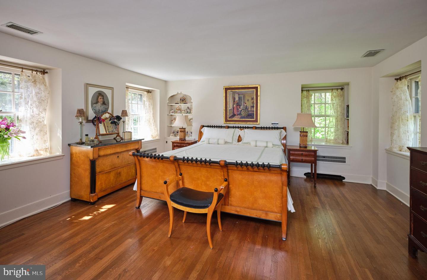 933 OLD GULPH ROAD