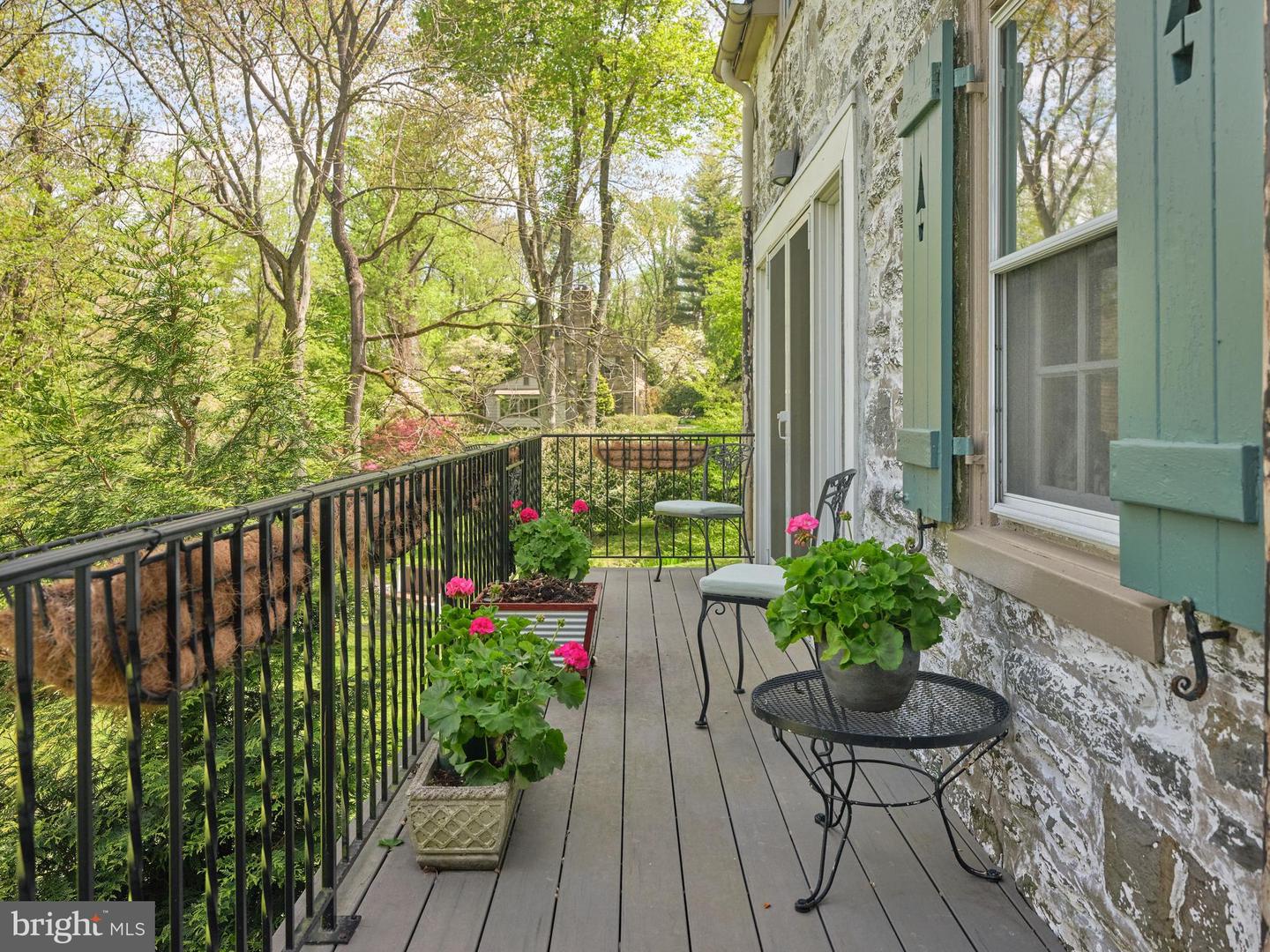 933 OLD GULPH ROAD