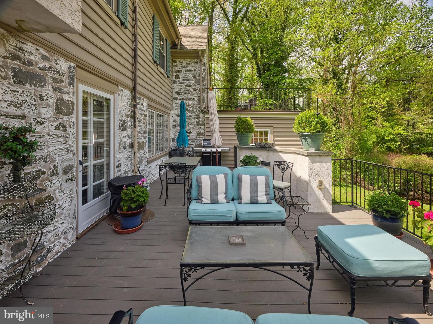 933 OLD GULPH ROAD
