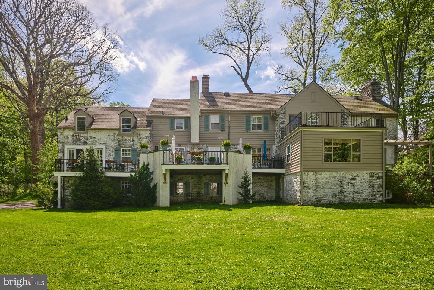 933 OLD GULPH ROAD