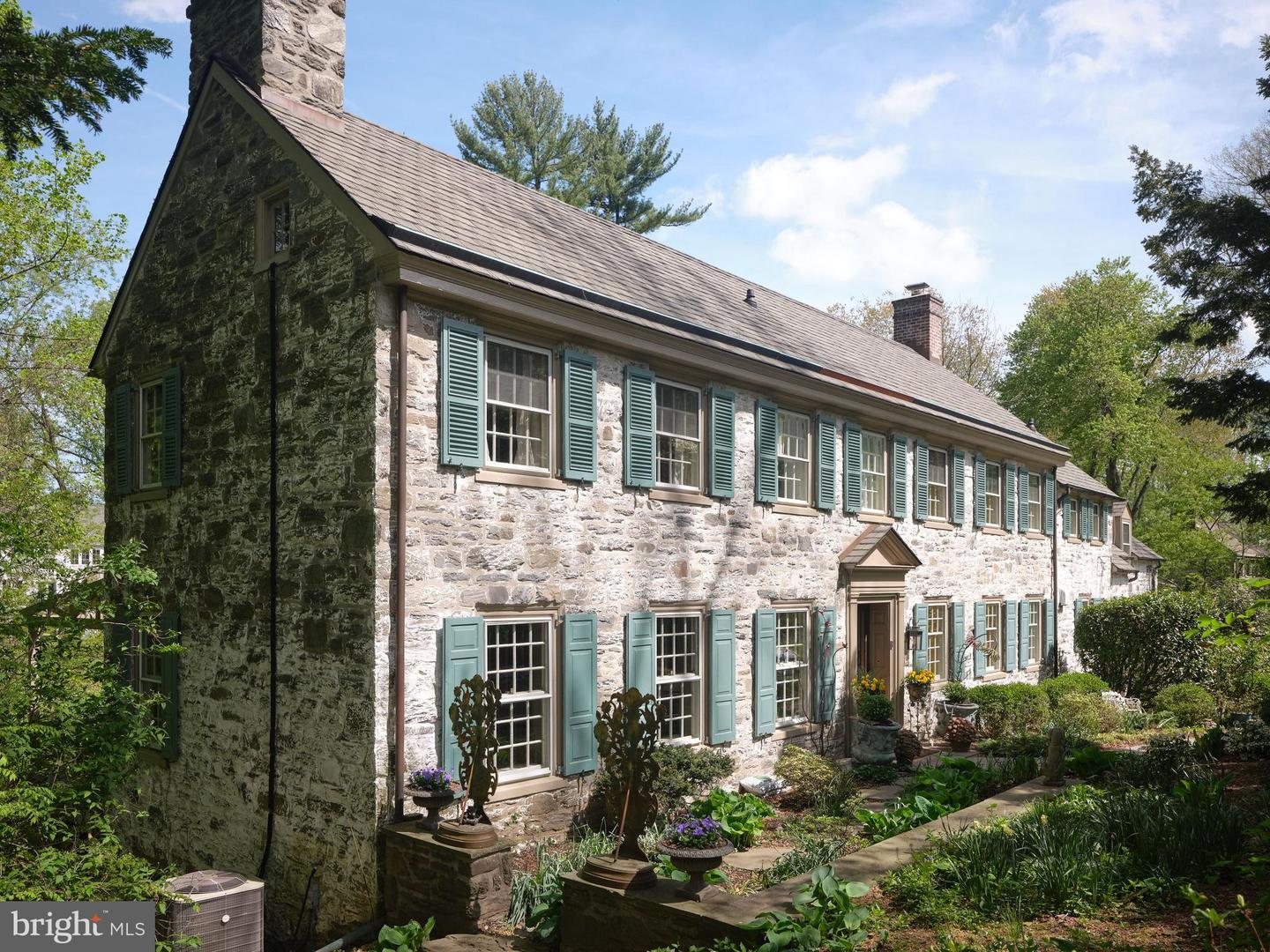 933 OLD GULPH ROAD