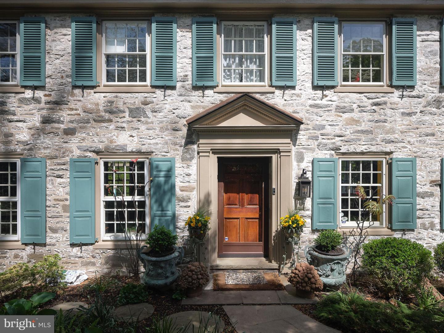 933 OLD GULPH ROAD