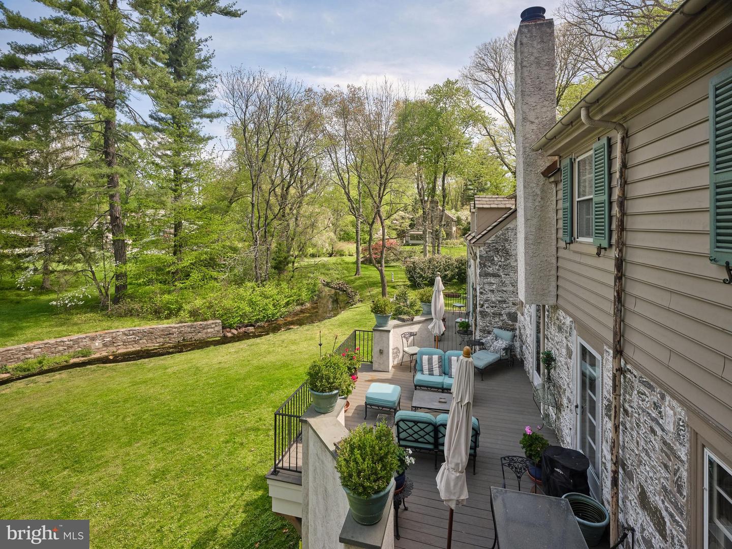 933 OLD GULPH ROAD