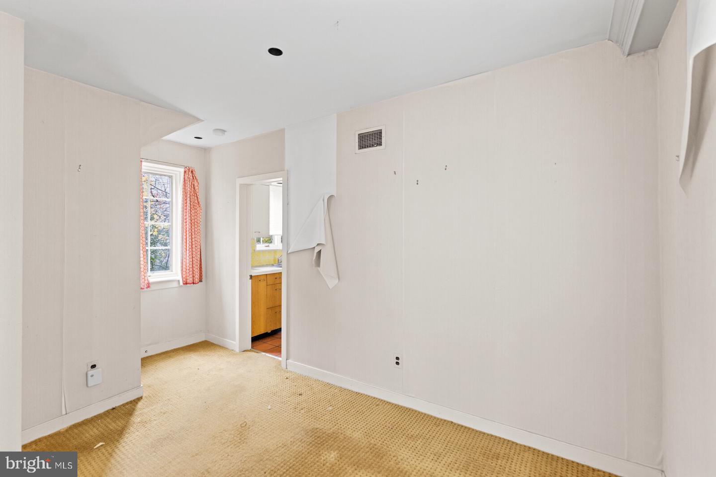 32 N Buck LANE