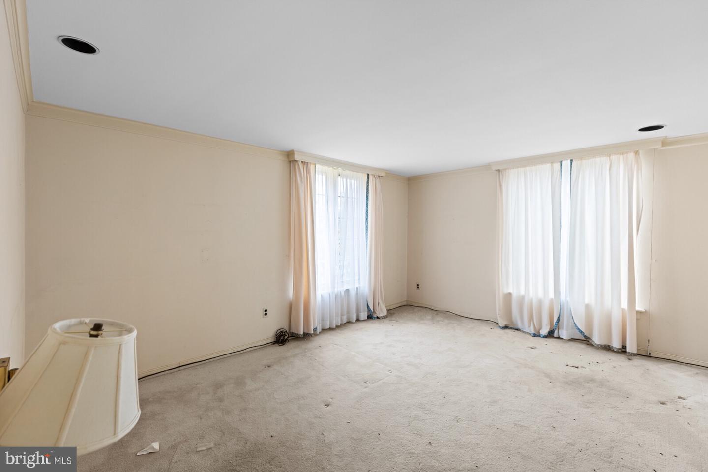 32 N Buck LANE