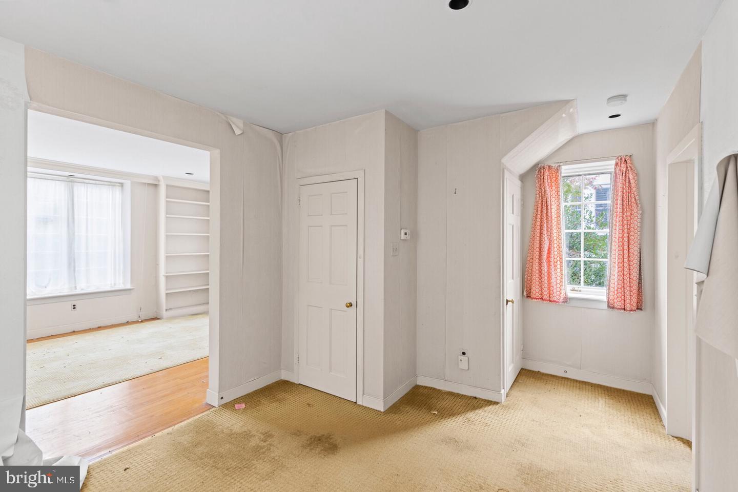 32 N Buck LANE