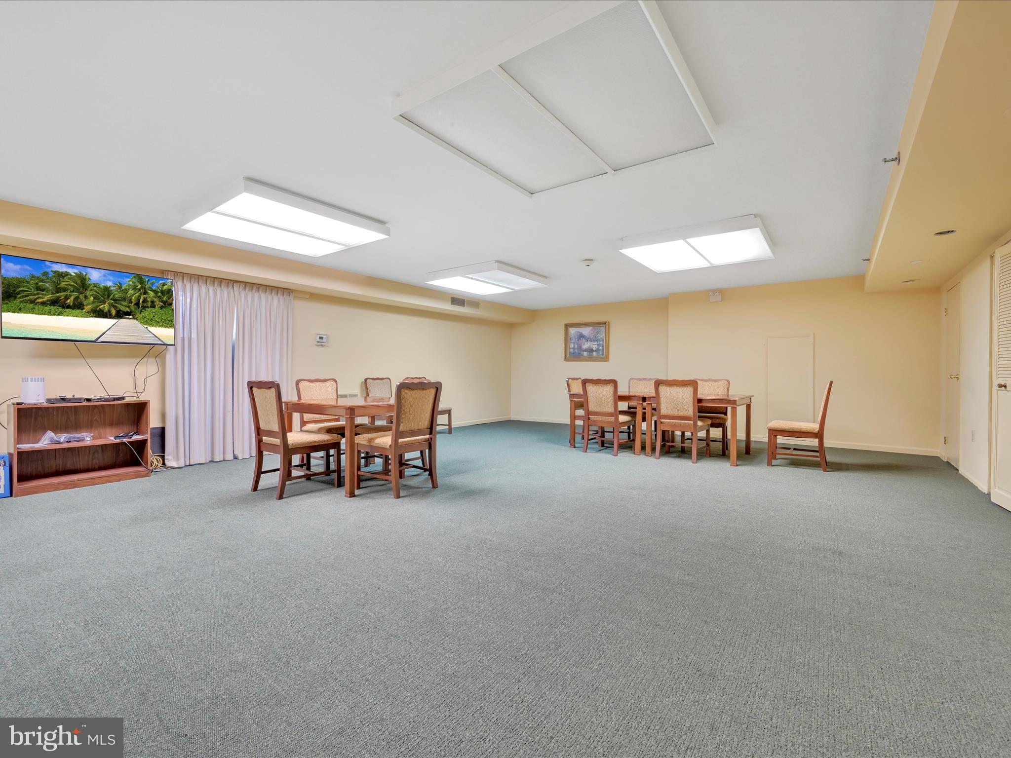 930 Montgomery Ave #T-2