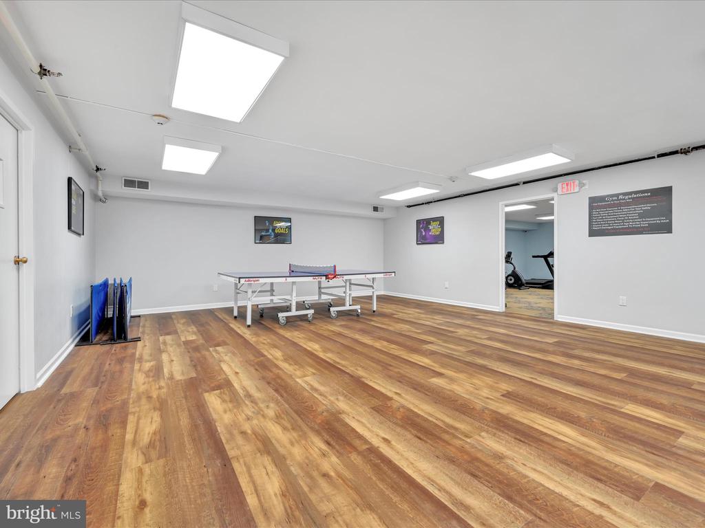930 Montgomery Ave #T-2