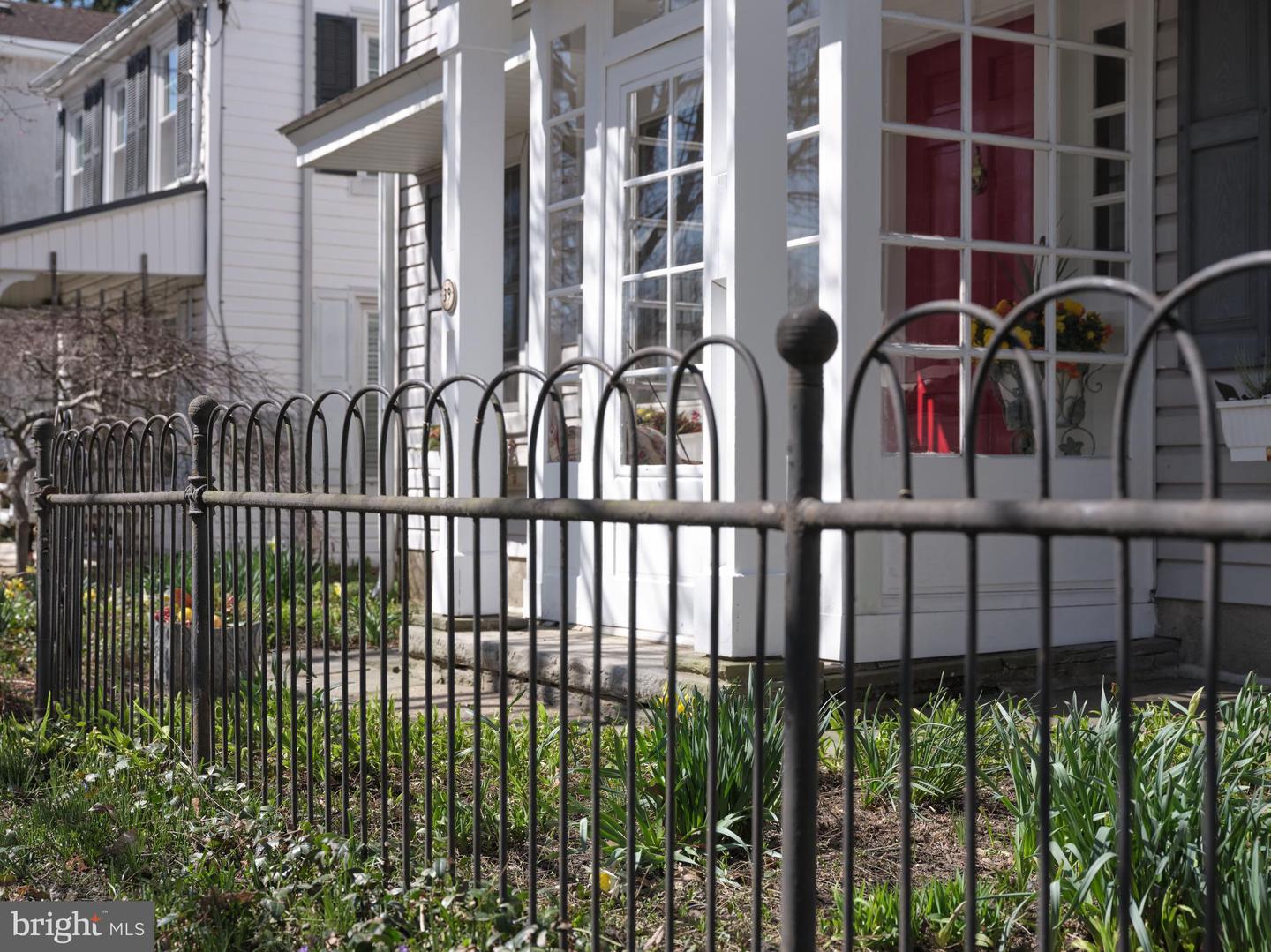 39 W HIGHLAND AVENUE