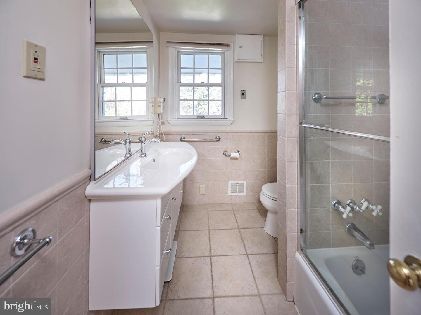 39 W HIGHLAND AVENUE