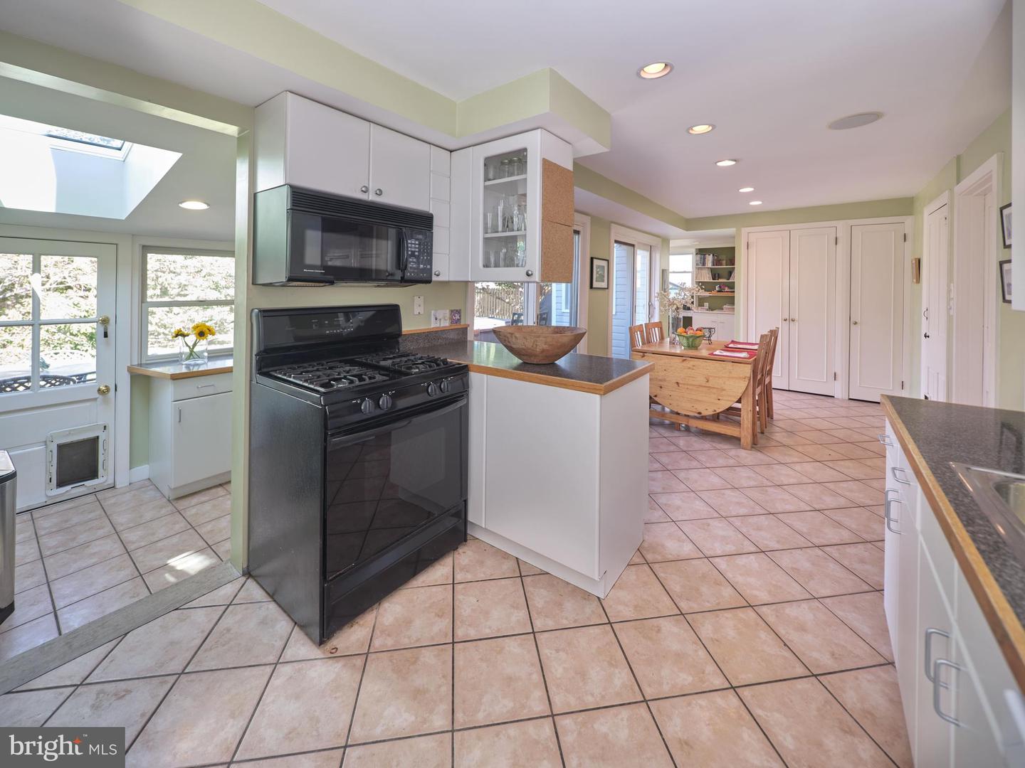 39 W HIGHLAND AVENUE