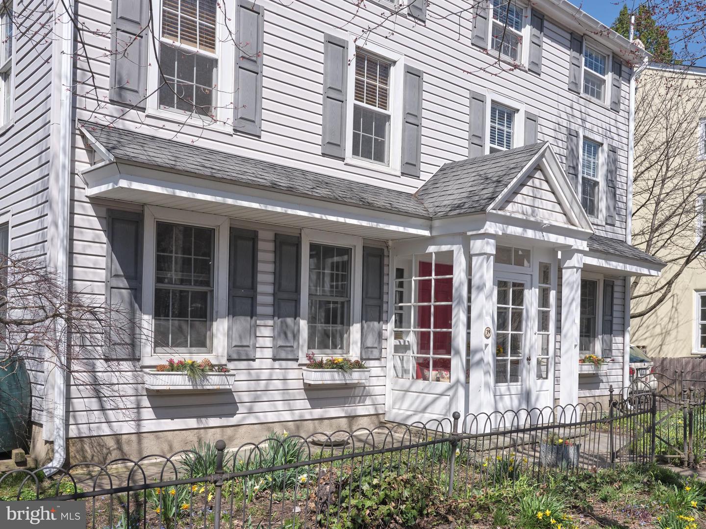 39 W HIGHLAND AVENUE