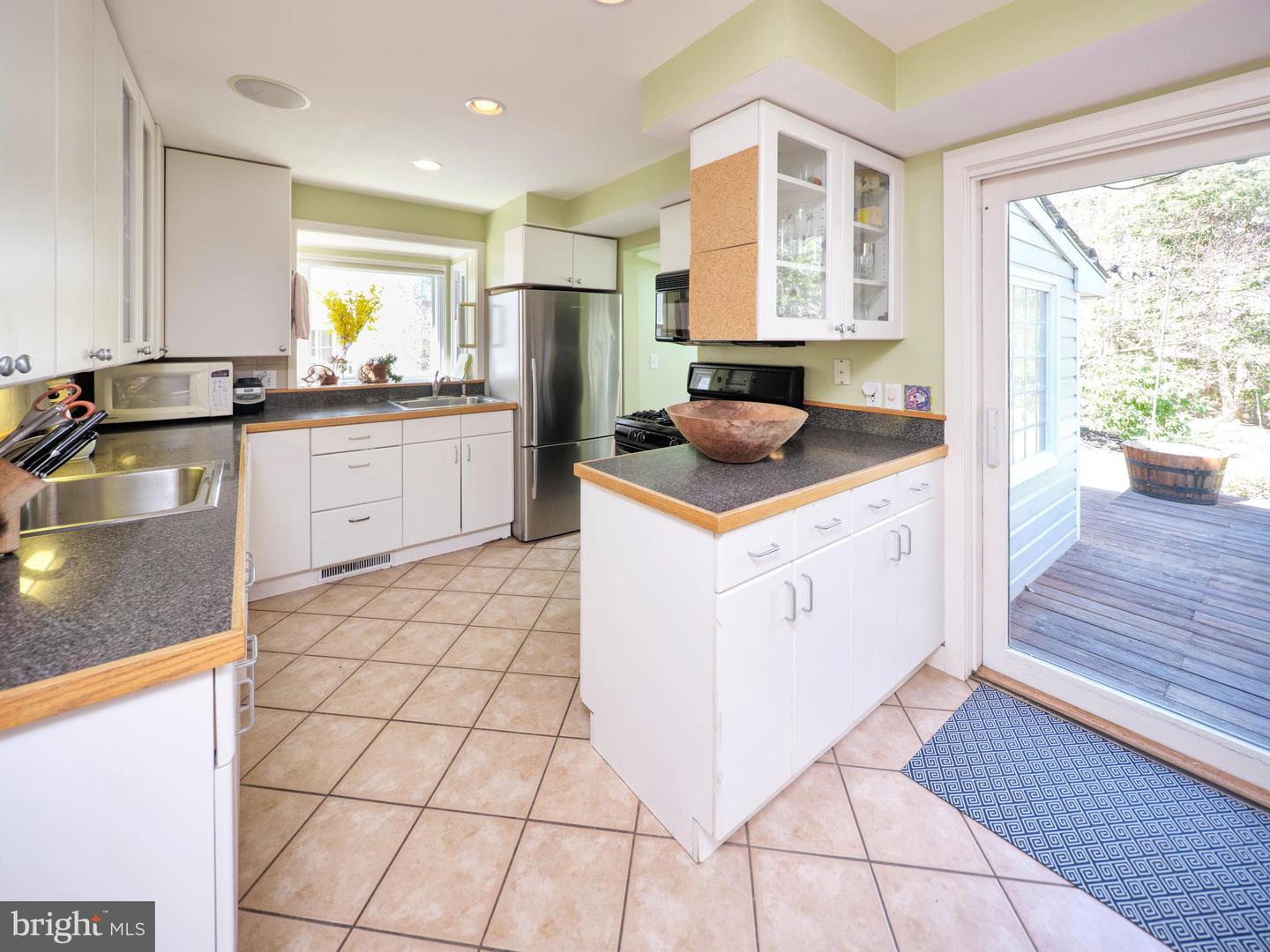 39 W HIGHLAND AVENUE