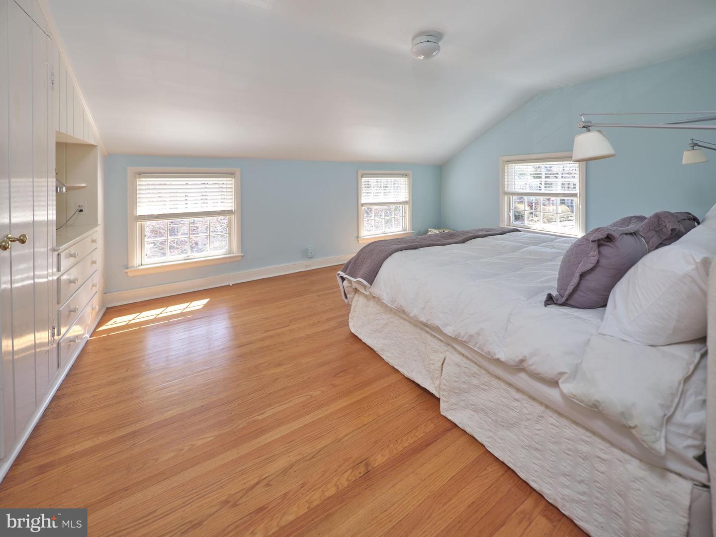 39 W HIGHLAND AVENUE