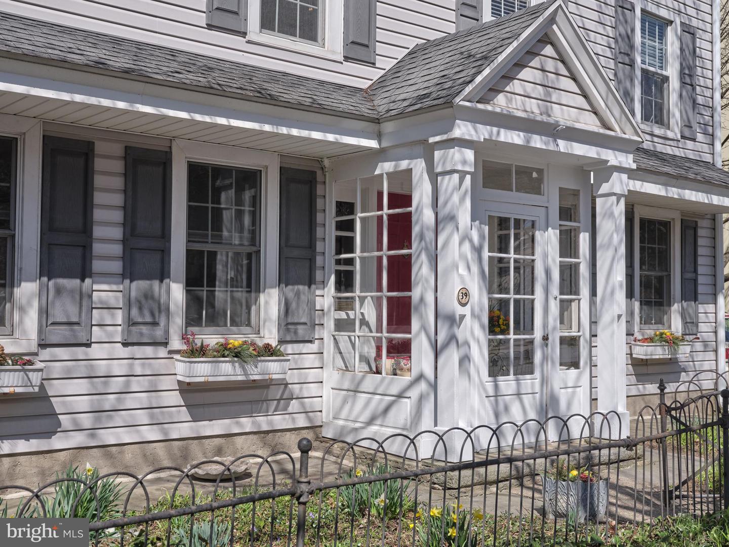 39 W HIGHLAND AVENUE