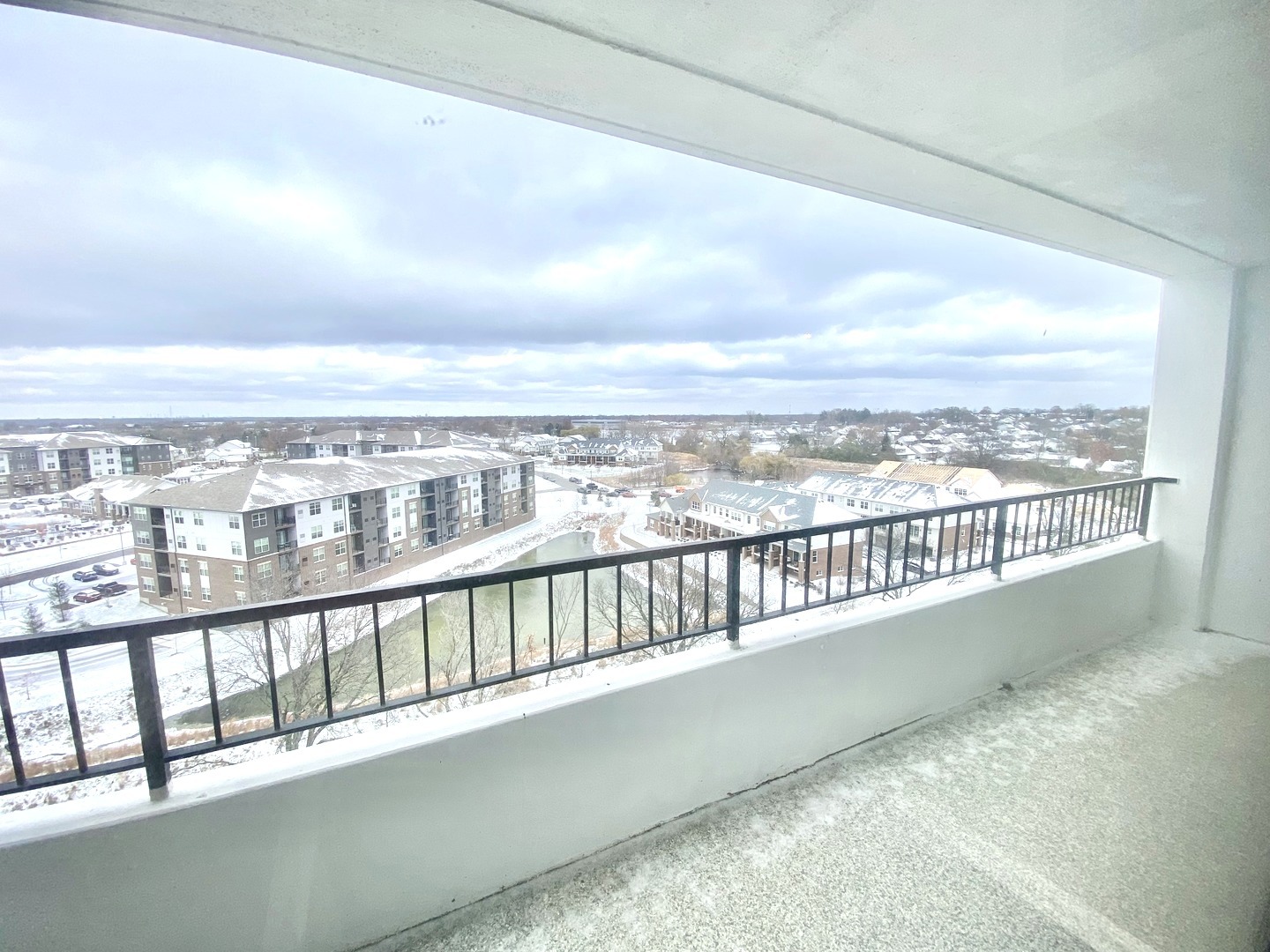 2015 S Finley Road Unit: 1204