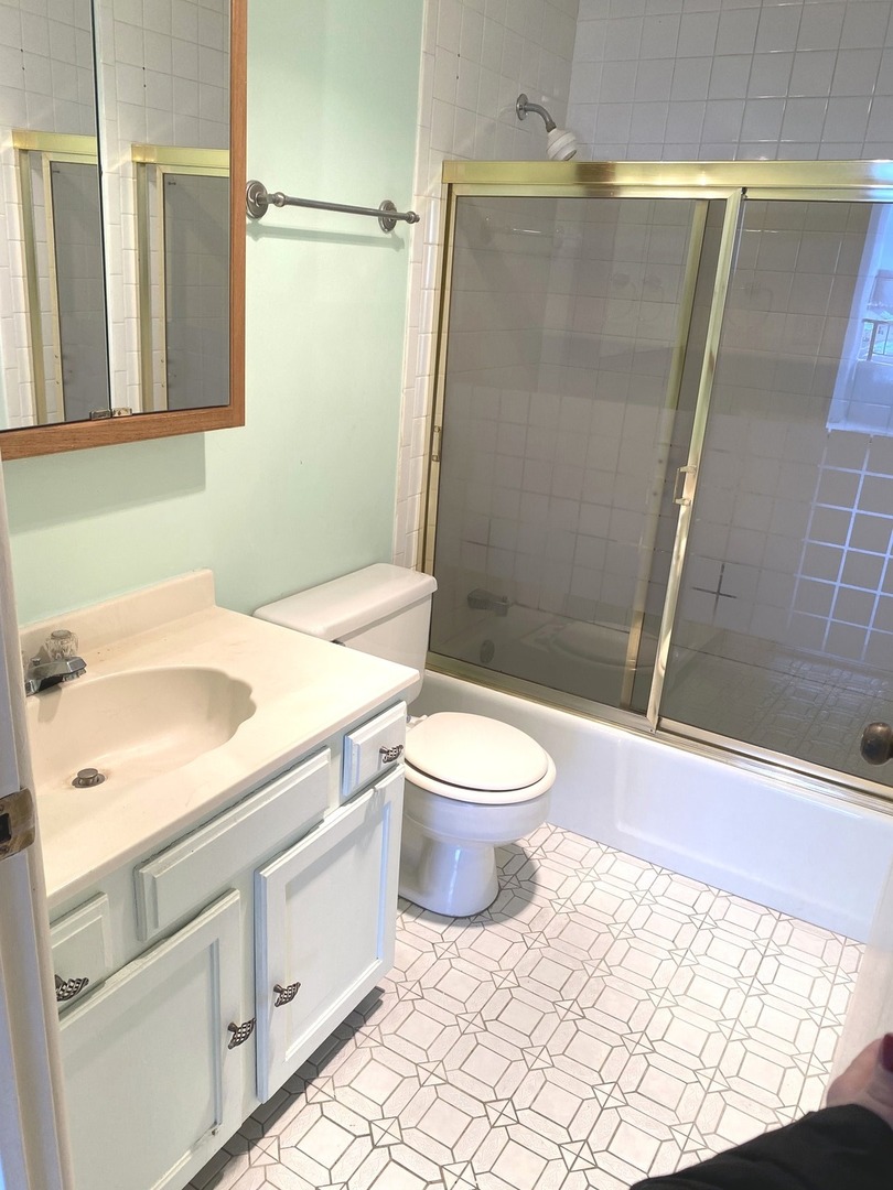 2015 S Finley Road Unit: 1204