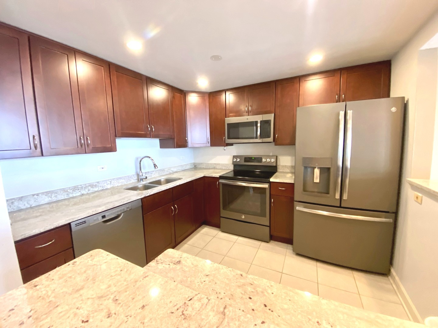 2015 S Finley Road Unit: 1204