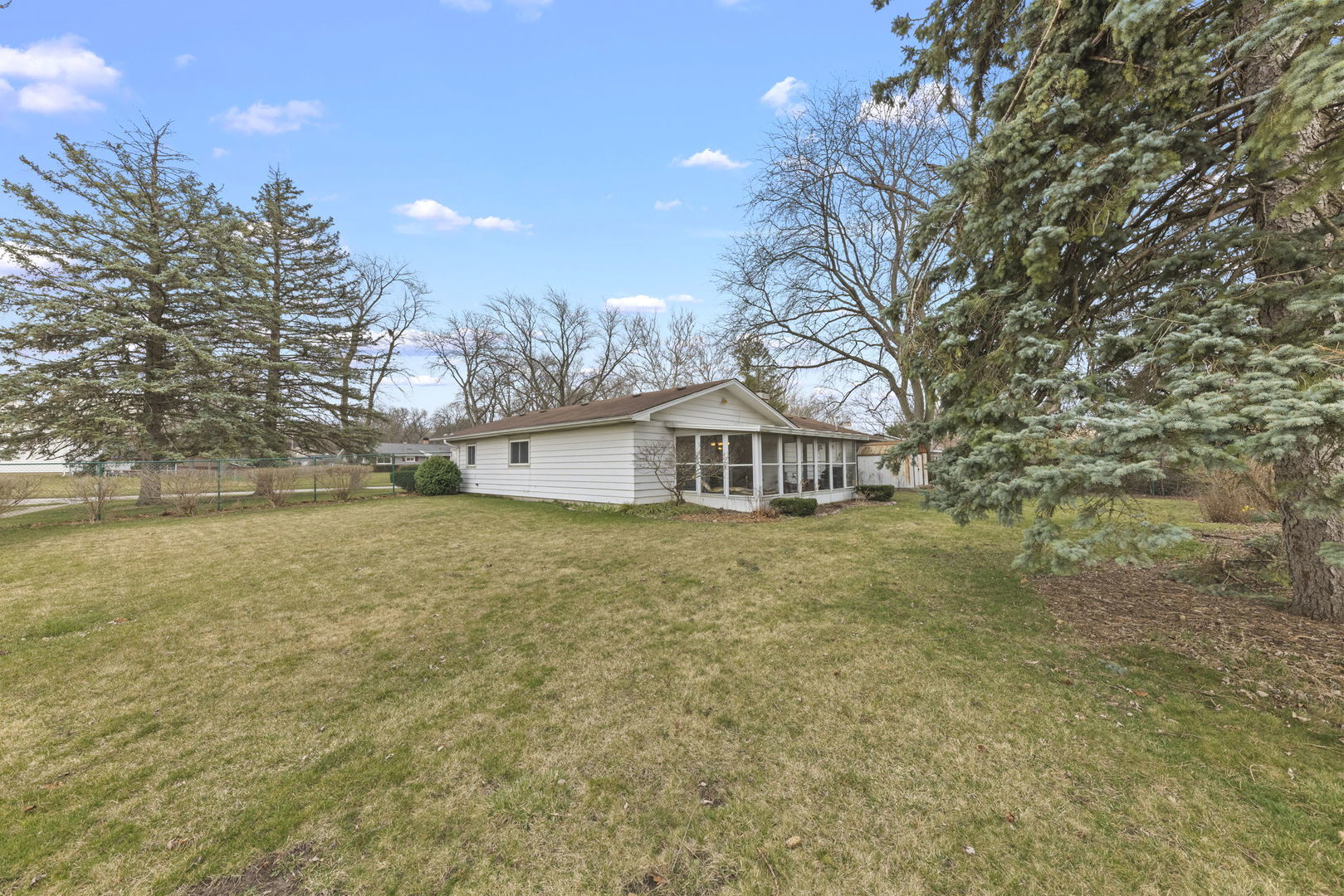 2S520 Gray Street