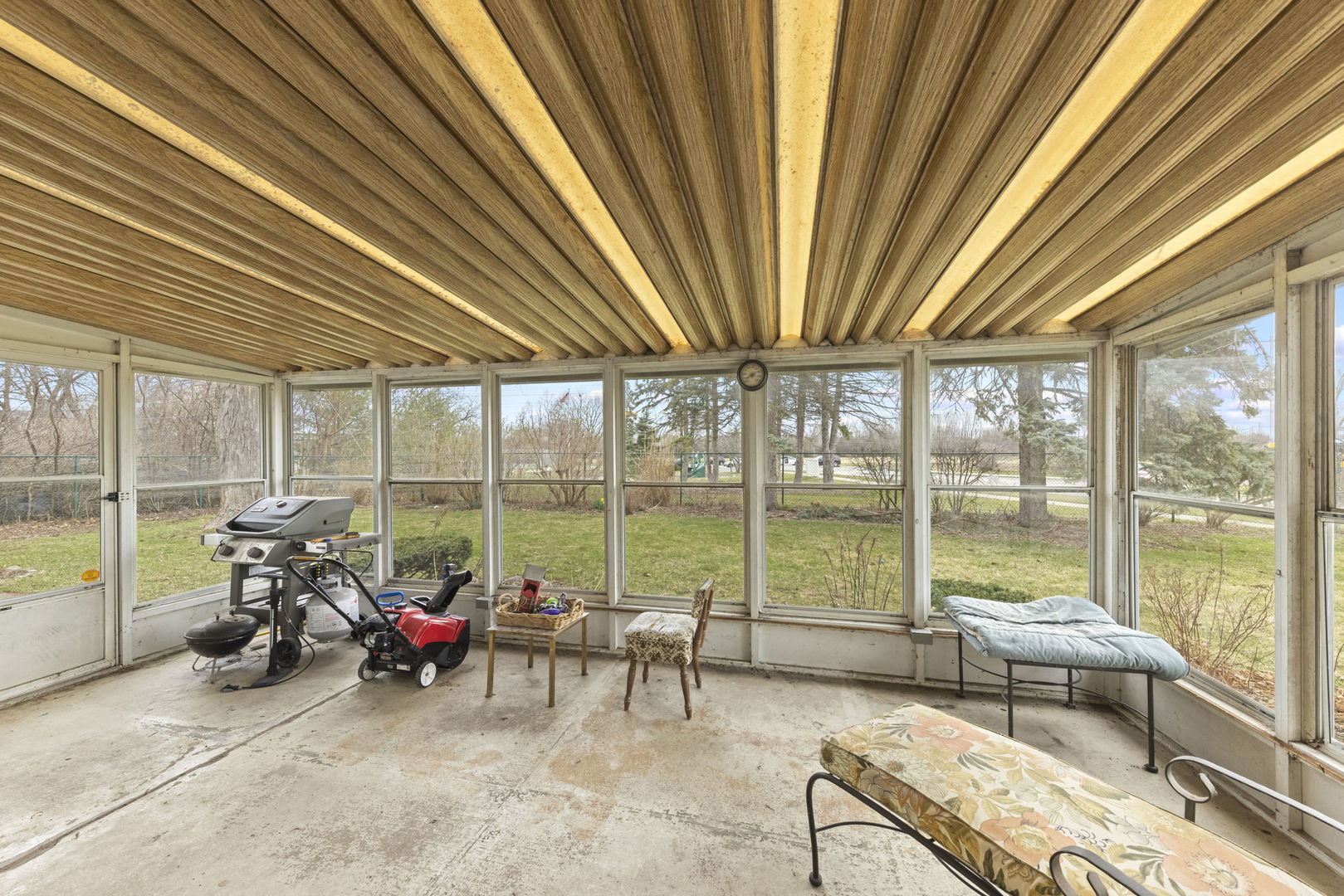2S520 Gray Street