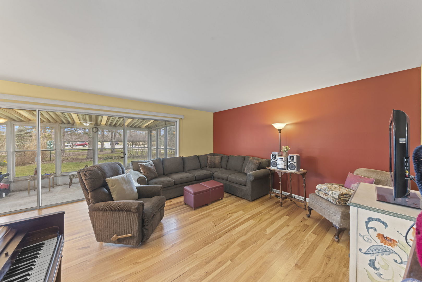 2S520 Gray Street