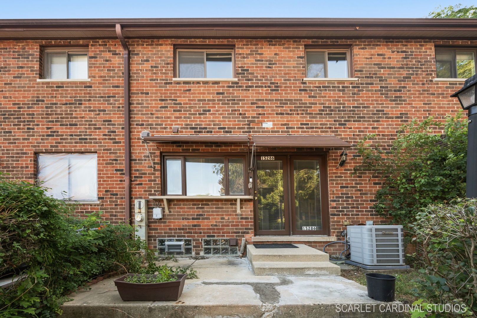 1S286 Windsor Lane Unit: 286