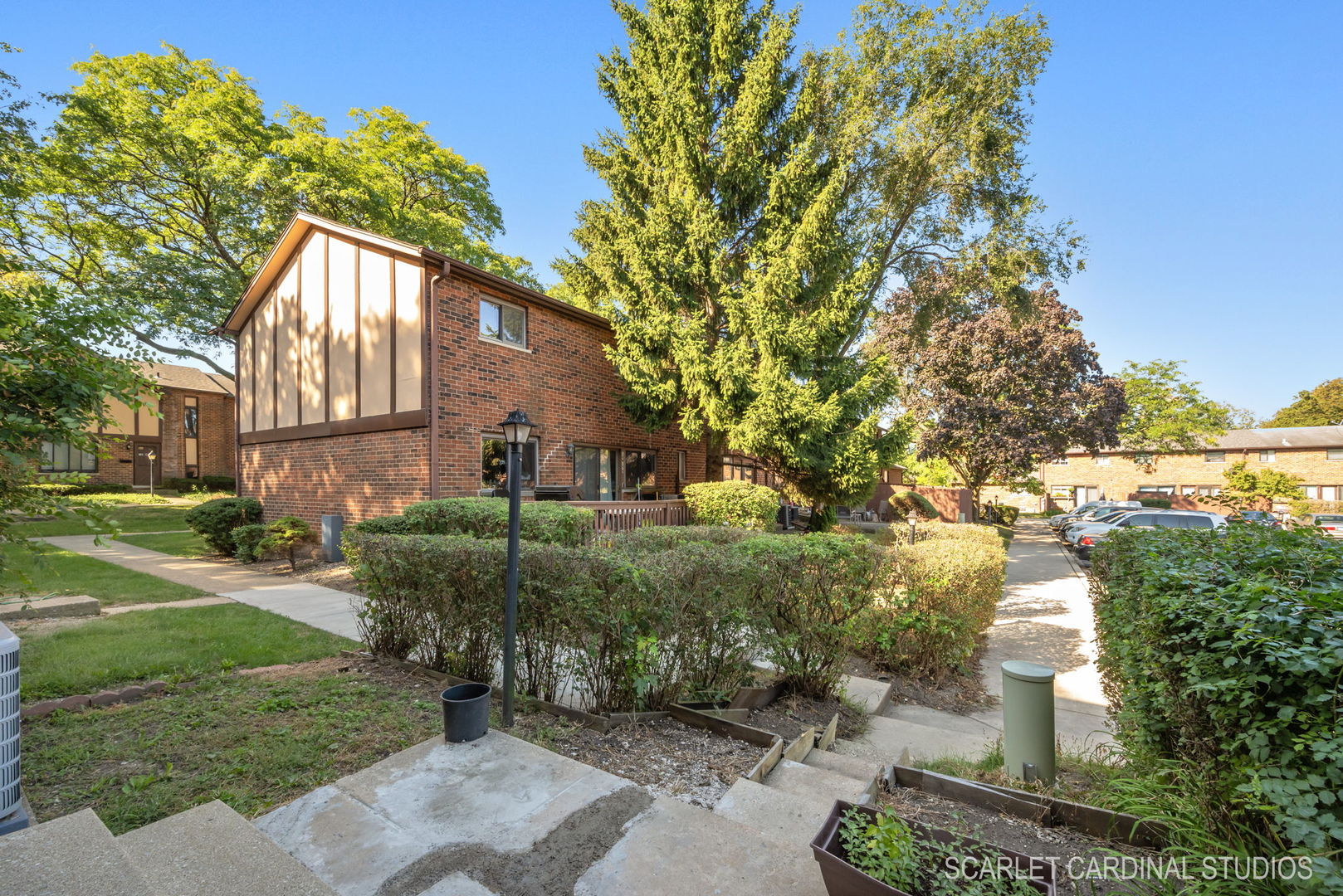 1S286 Windsor Lane Unit: 286