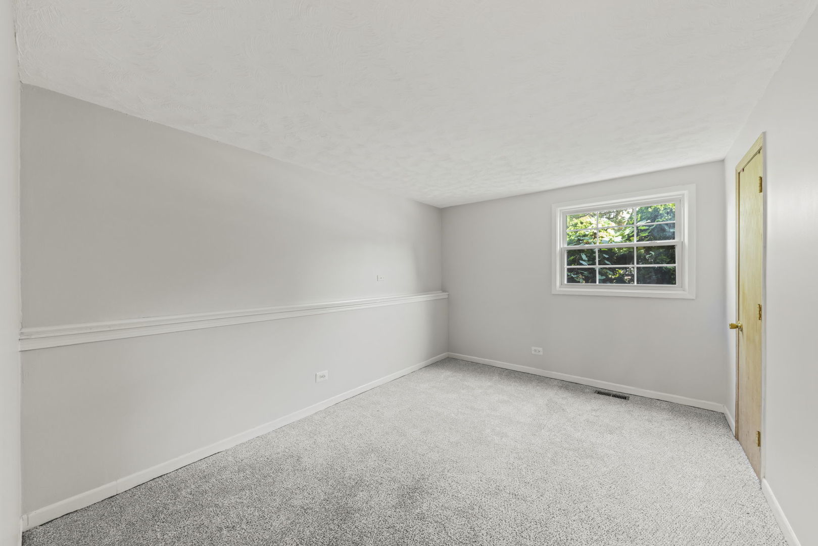 2S148 Avondale Lane