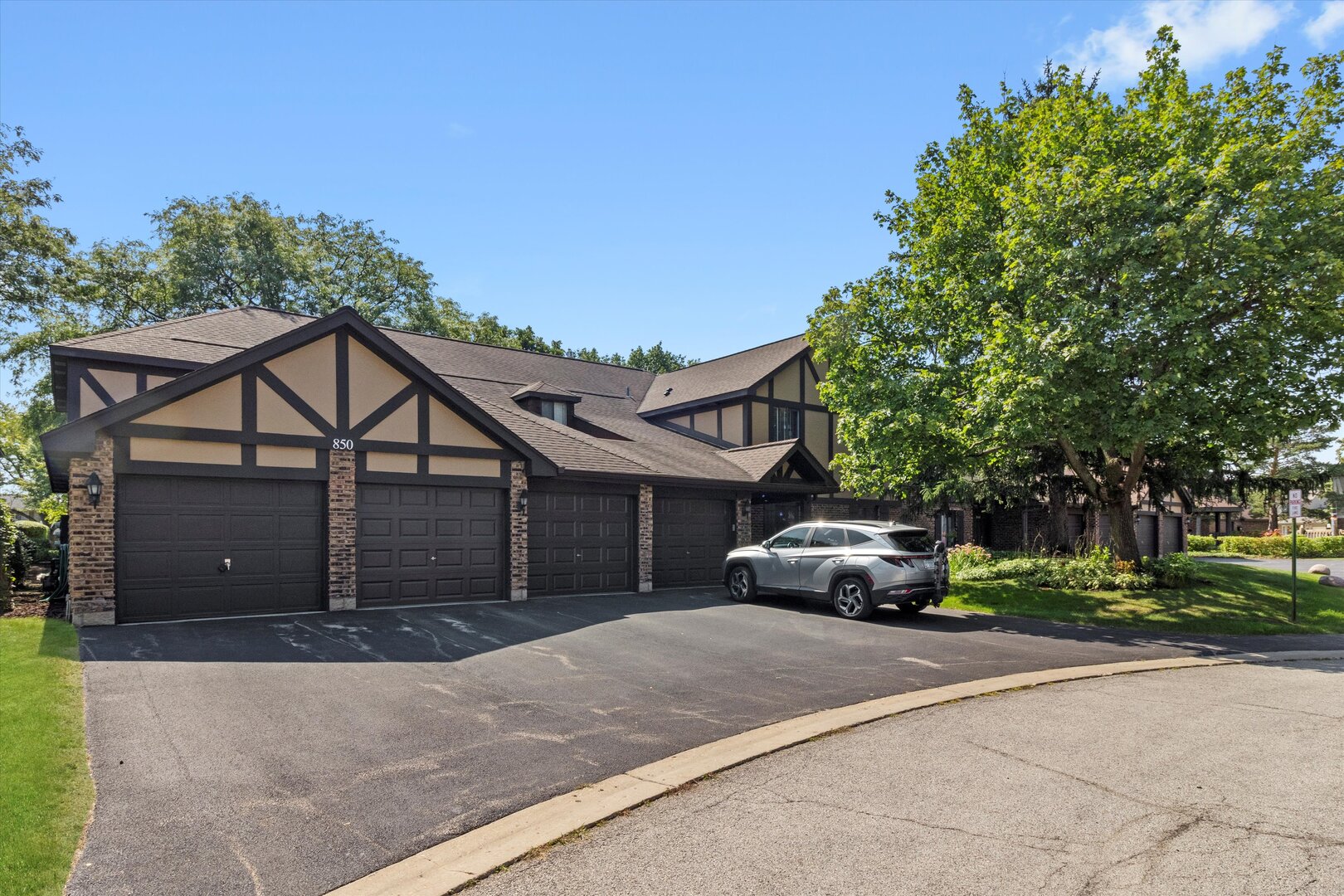 850 SHELDON Court Unit: D