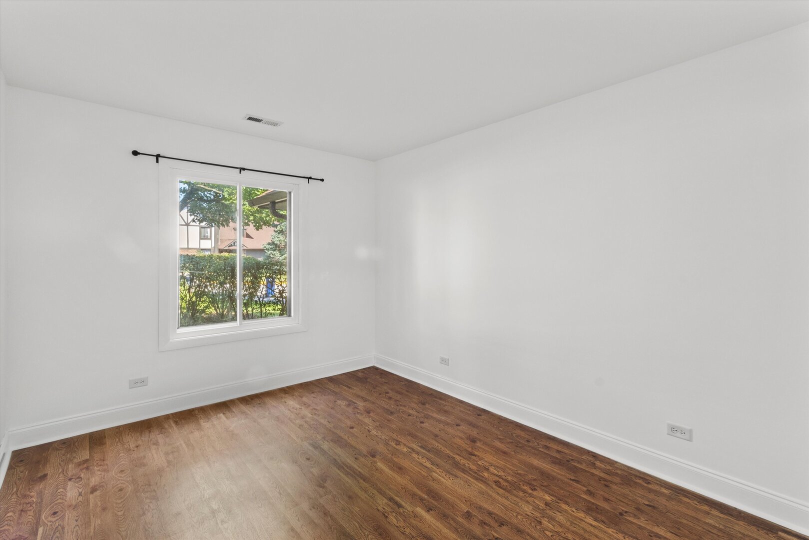 850 SHELDON Court Unit: D