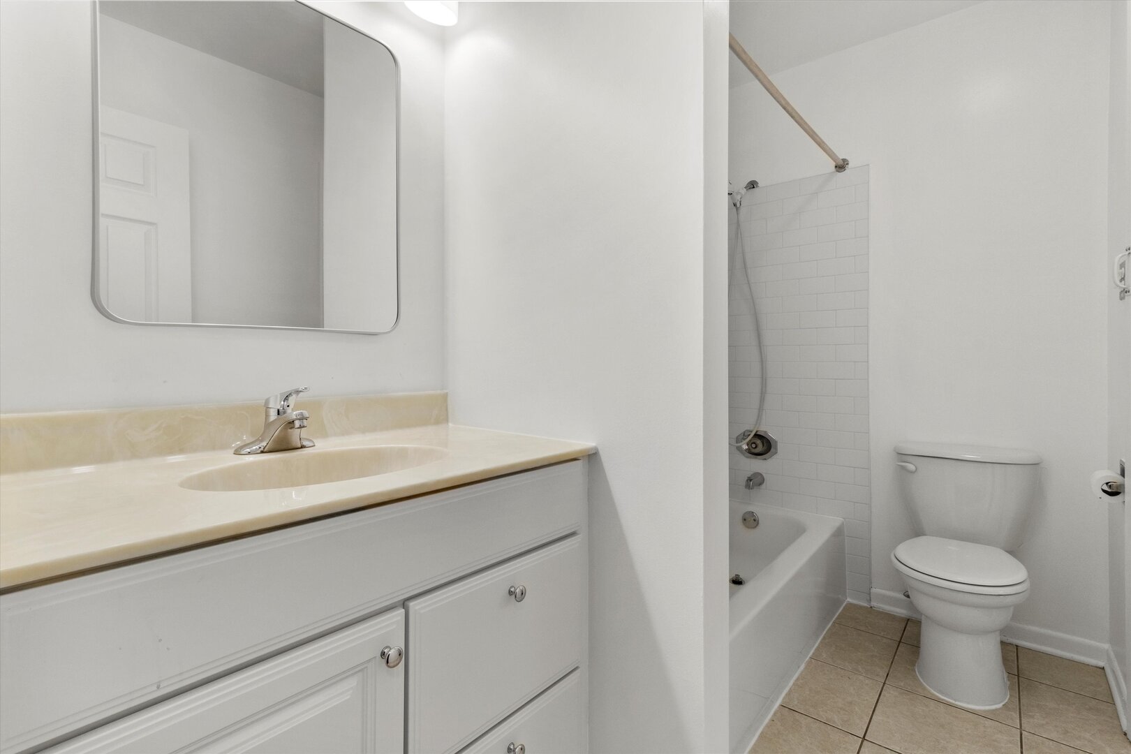 850 SHELDON Court Unit: D