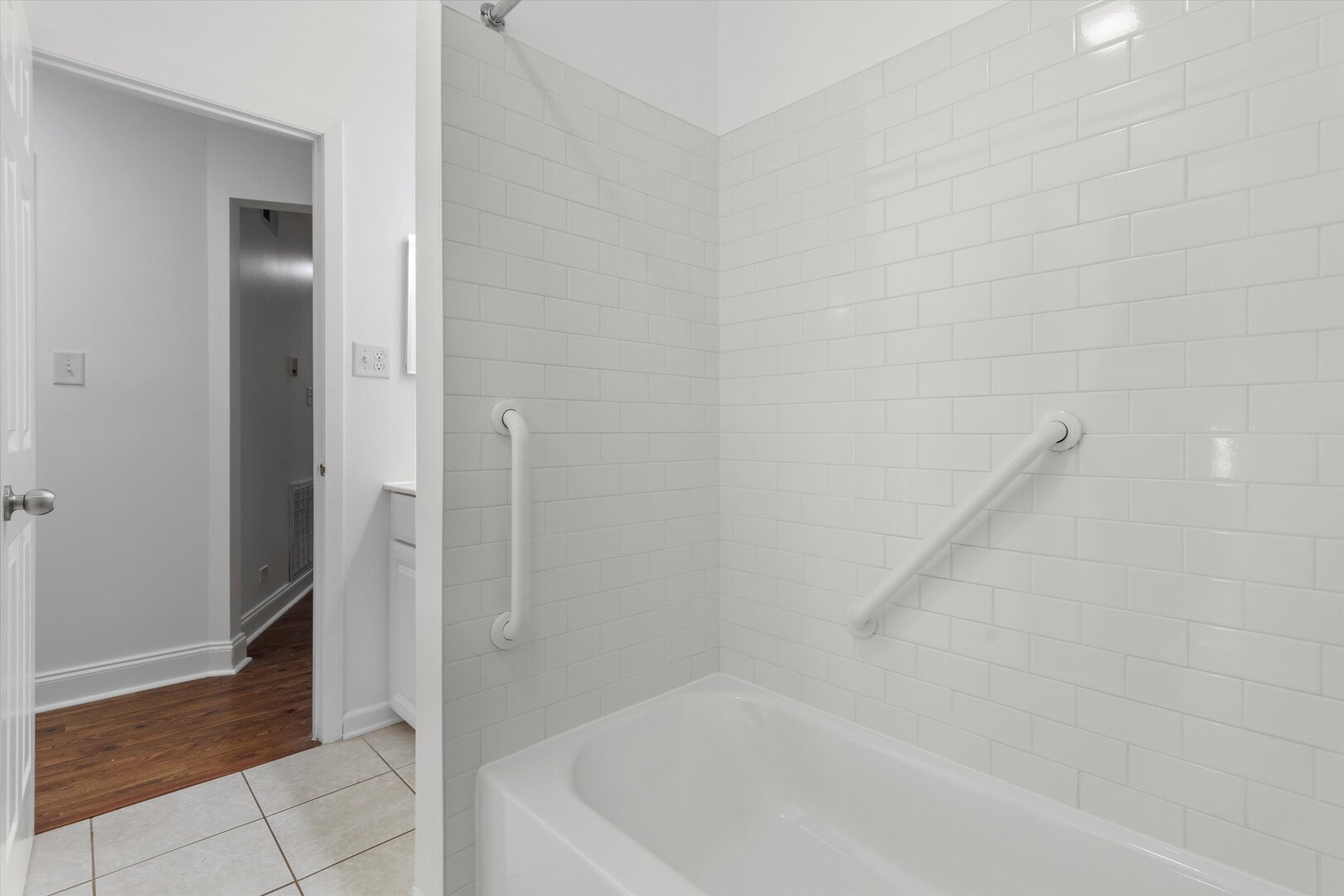 850 SHELDON Court Unit: D