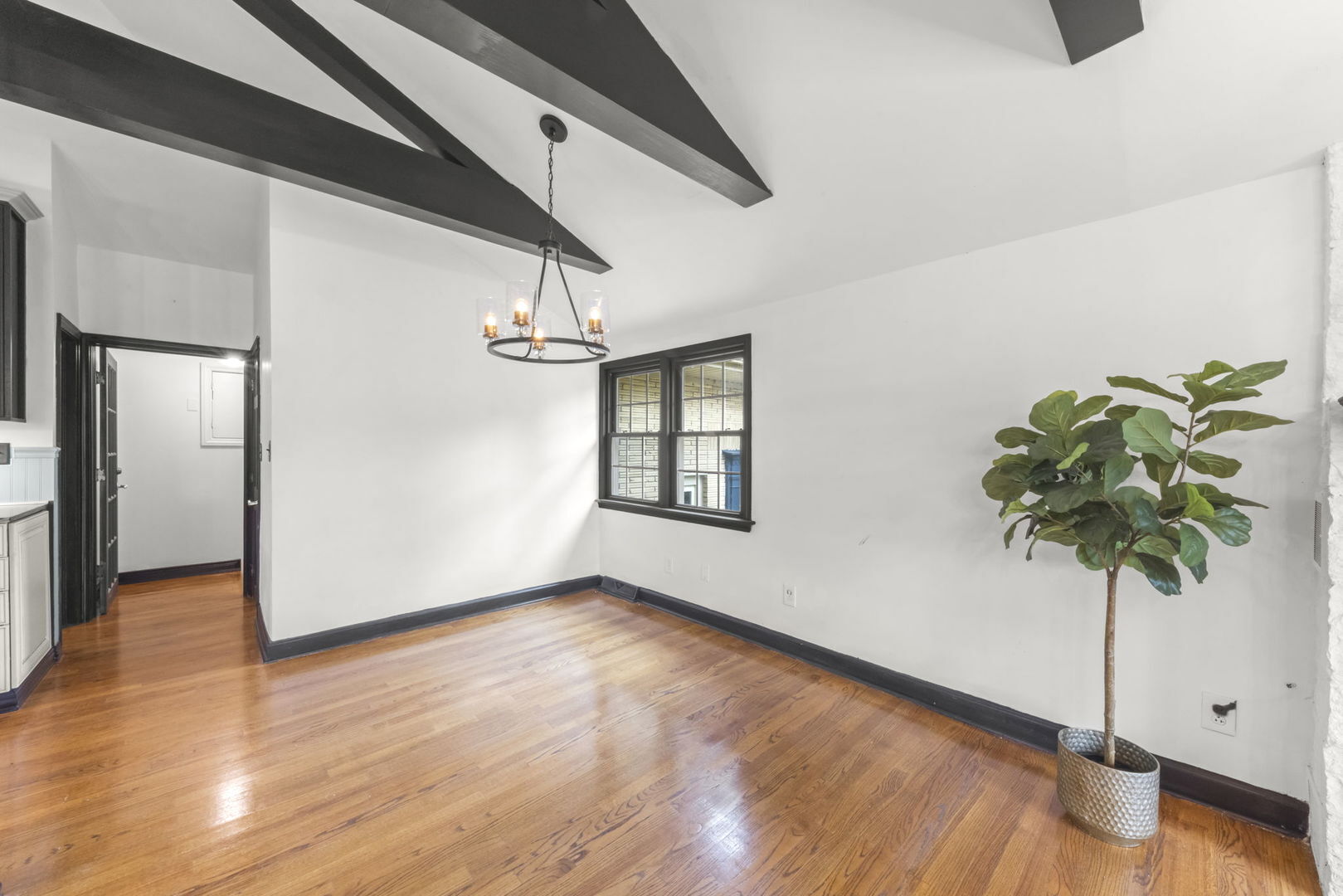 828 E 14th Street