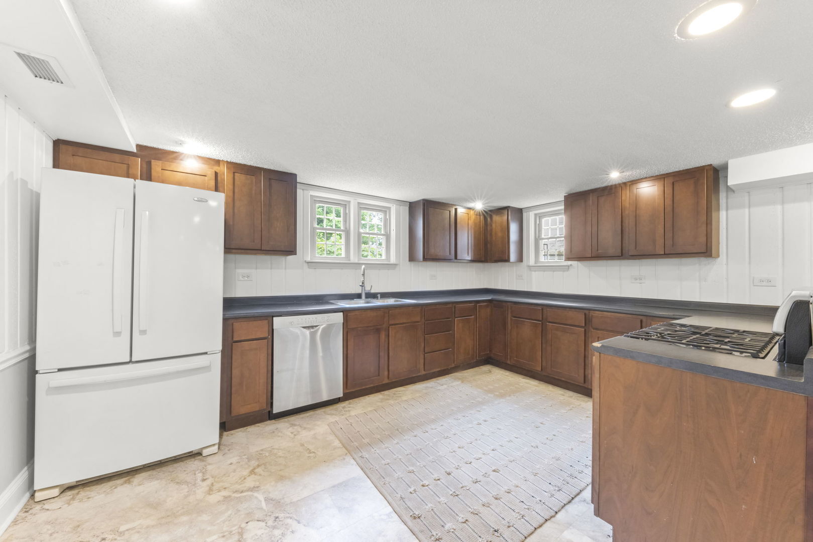 828 E 14th Street