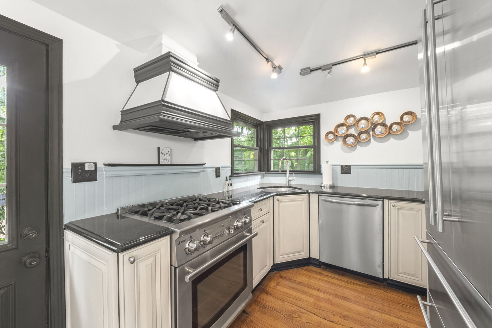 828 E 14th Street