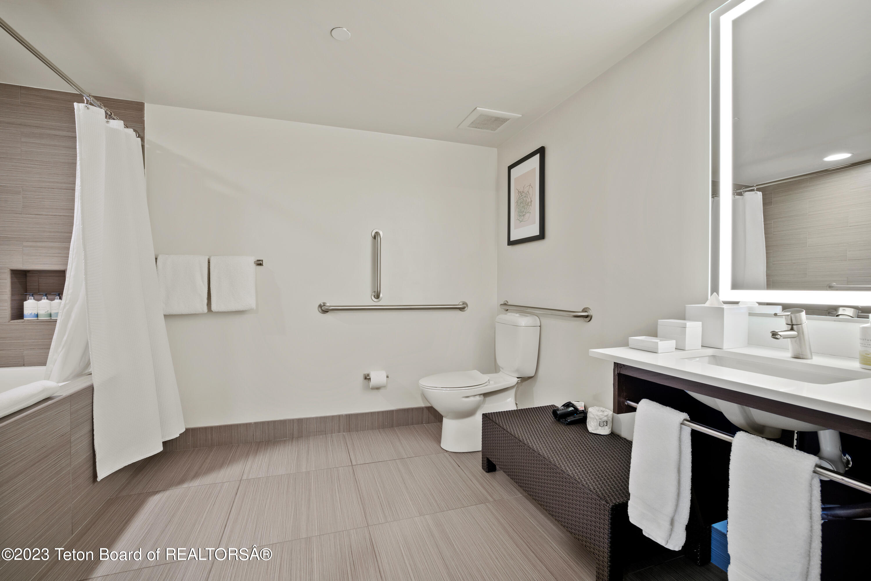 3325 W VILLAGE Drive, 369