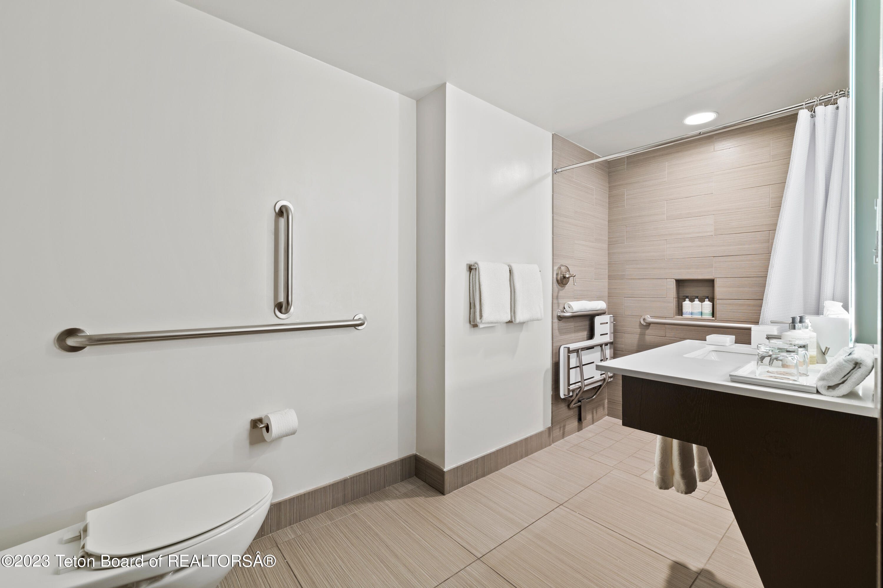 3325 W VILLAGE Drive, 369