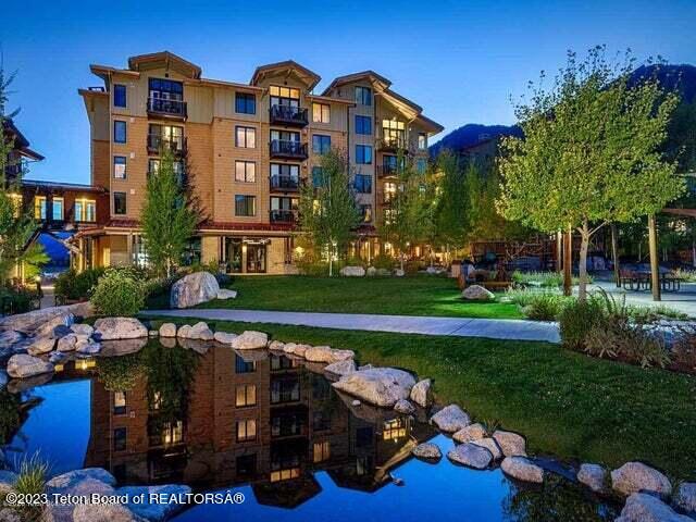 3325 W VILLAGE Drive, 369