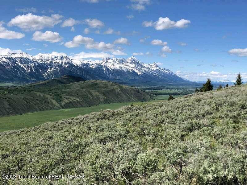 975 W SADDLE BUTTE Drive