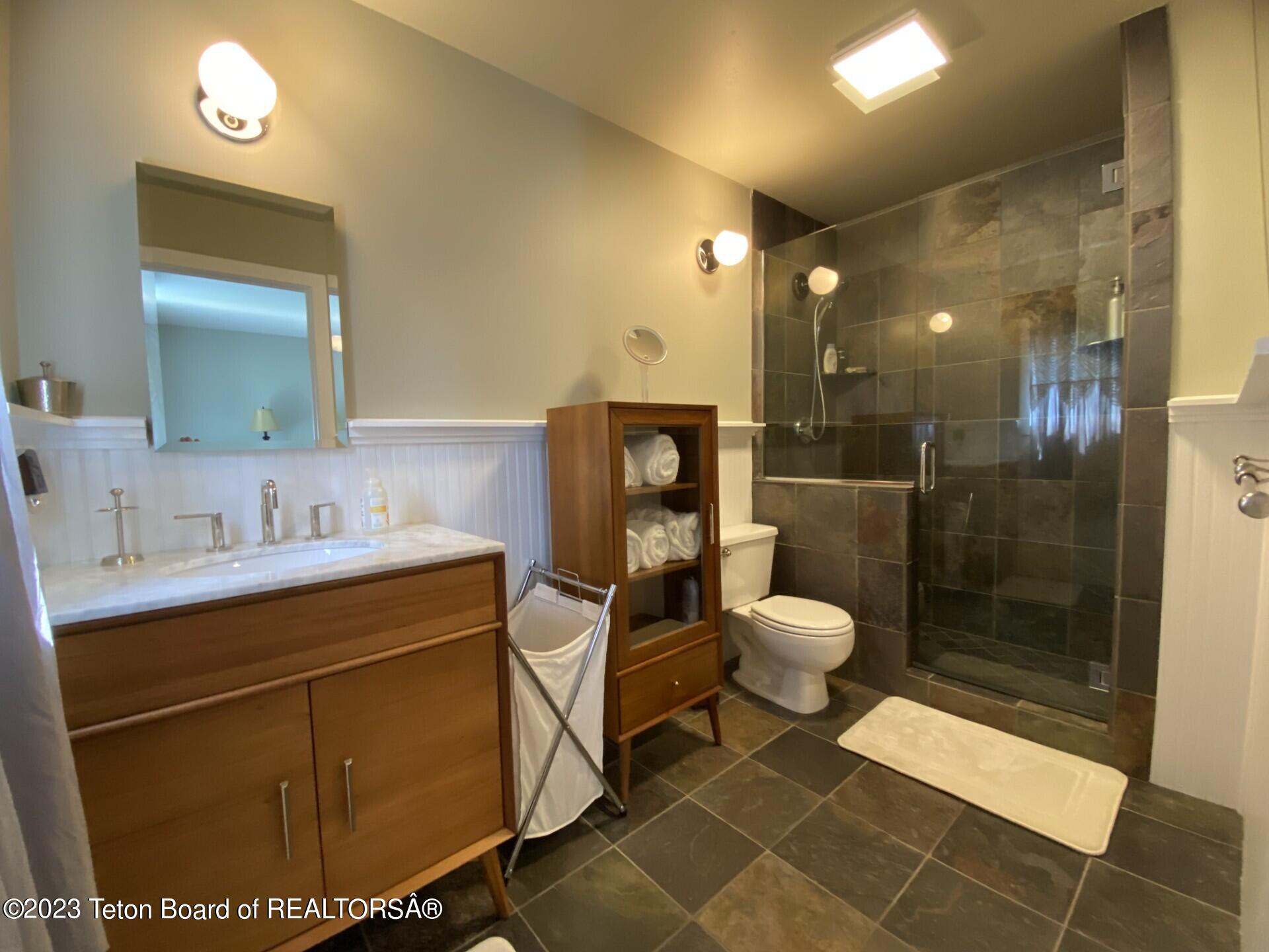 850 WHITEHOUSE Drive