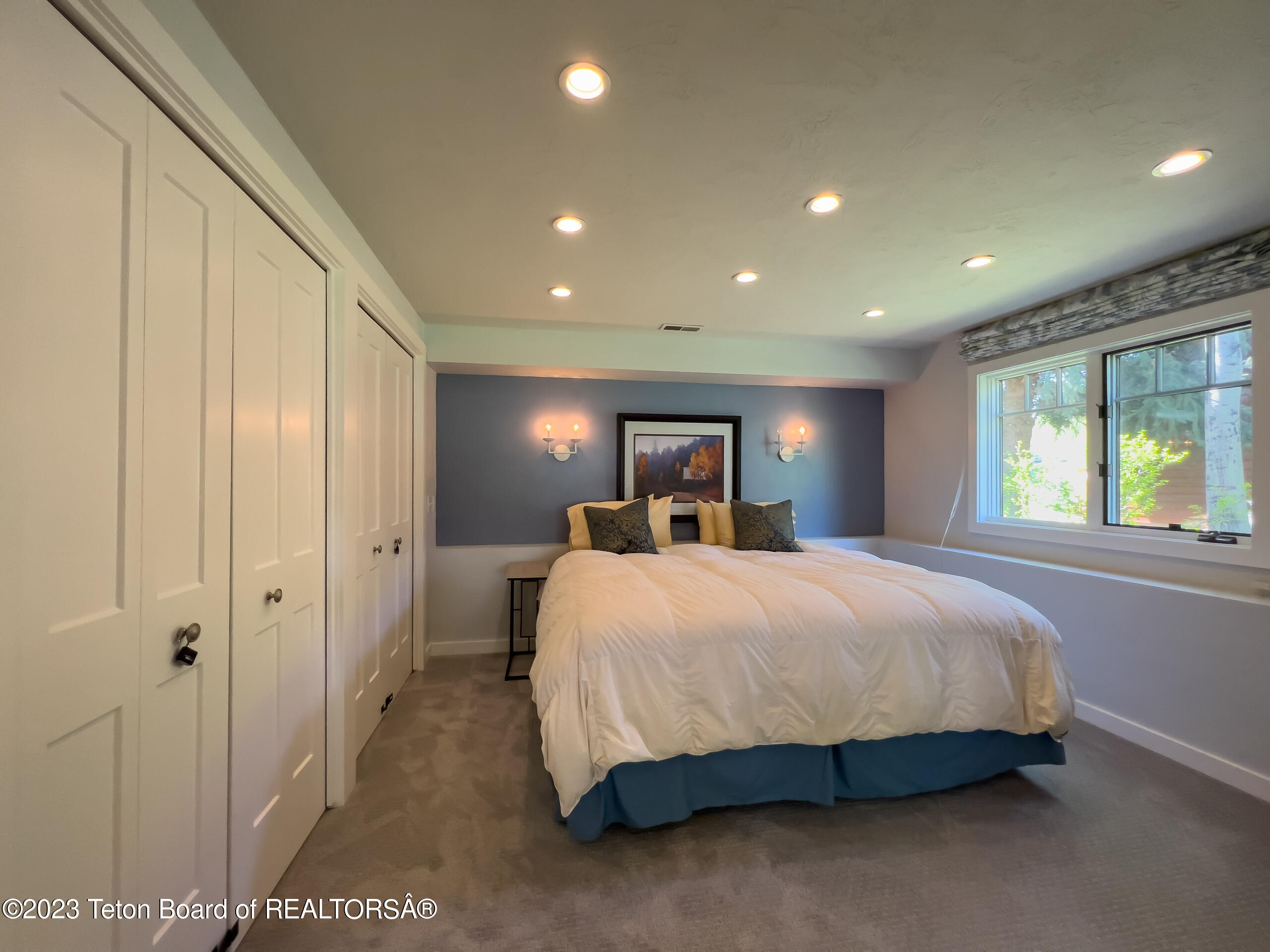 850 WHITEHOUSE Drive